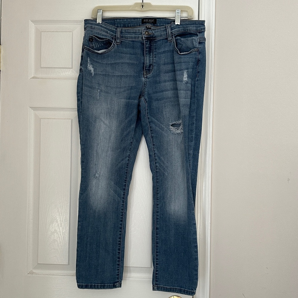 Judy Blue‎ Boyfriend Fit Size 15/32 Medium Wash Jeans Distressed